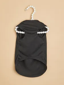 Gilet pour animal de compagnie noir uni pour chiens et chats, vetements d'ete doux avec cintre.