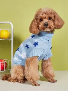Maglione lavorato a maglia per cani con motivo a stelle elegante e collo alto per l'inverno.