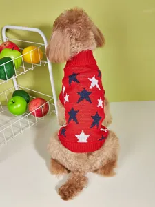 Maglione per cani in maglia rossa con stelle, caldo abbigliamento per animali.
