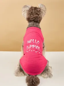 Vue détaillée du gilet d'été rose pour animaux avec imprimé Hello Summer chats et chiens.