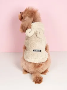 Joli sweat à capuche en polaire pour animal avec oreilles d'ours, vue détaillée.