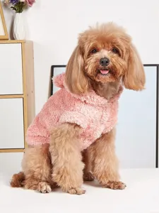 Joli sweat à capuche en peluche rose pour petits chiens, vêtement d'hiver doux détail.