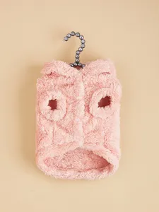Détails du gilet pour animal en peluche rose douce avec oreilles d'ours et cintre perlé.