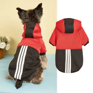 Kuscheliger Hundepullover mit Kapuze, rot-schwarzer Fleece Haustier Hoodie für kleine Hunde.
