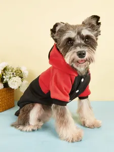 Gemütlicher rot-schwarzer Hundehoodie Fleece Haustierbekleidung für kleine Hunde Winter.