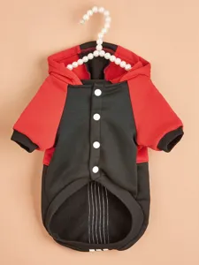 Warmer Fleece-Hundehoodie im Color-Blocking-Design mit Kapuze und Knöpfen für kleine Hunde.