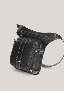 Vista dettagliata della borsa da gamba in pelle nera, marsupio tattico moto steampunk.