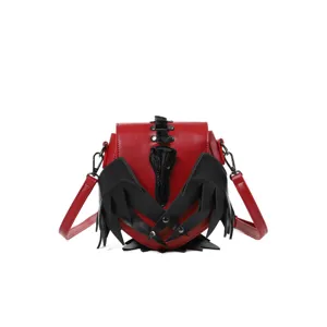 Gotische dunkle Fantasie Krähe Umhängetasche, rote und schwarze Leder Schultertasche modisch.