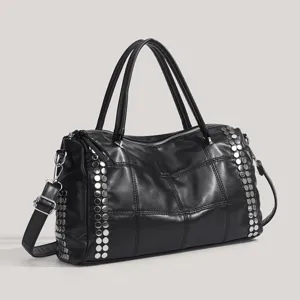 Sac cabas bandoulière épaule grand format en cuir noir avec rivets métalliques pour femme