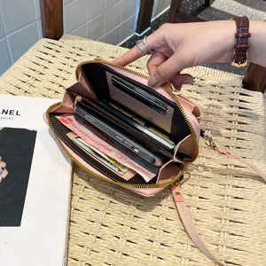 Rosa Umhängetasche für Handys, praktische multifunktionale Mini-Brieftasche mit Kartenfächern.