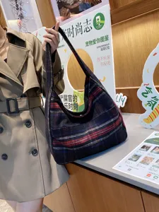 Retro women autumn winter plaid shoulder bag large capacity casual woolen tote bag commuting