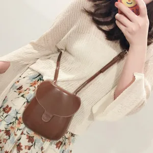 Retro braune Satteltasche Umhaengetasche, minimalistische Ledertasche fuer Damen Alltag.