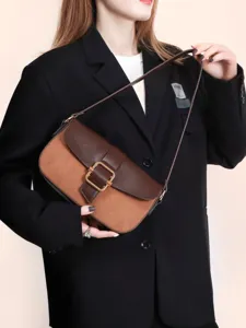 Vintage braune Wildleder Patchwork Umhängetasche für Damen, Retro Achseltasche mit Schnalle.
