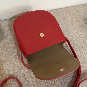 Rote Satteltasche minimalistische Damen Umhängetasche stylische modische Ledertasche