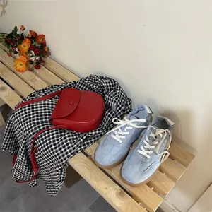 Bunte minimalistische Satteltasche, modische tragbare Umhängetasche für den Alltag.