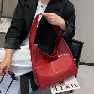 Rote weiche Leder Hobo Tasche für Damen, große Kapazität modische Schultertasche Alltag.
