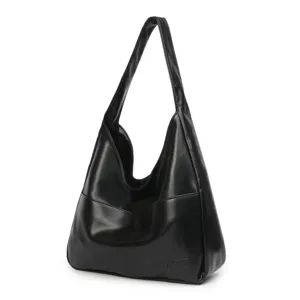 Schwarze weiche Leder Schultertasche Detailansicht mit minimalistischem Design und geräumig.