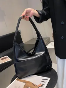 Schwarze weiche Leder Hobo Schultertasche, große elegante Freizeittasche für den Alltag.