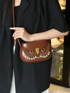Eule Satteltasche in Braun mit Perlenquasten, retro Leder Umhaengetasche fuer Damen.