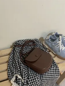 Braune Ledertasche für Damen, schlichte elegante Umhängetasche für den täglichen Gebrauch.