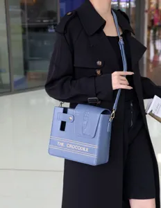 Blue crocodile pattern PU leather shoulder crossbody water cup bag for outdoor portable.