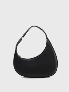 Black crescent shoulder bag for women, stylish hobo underarm handbag with zipper closure.