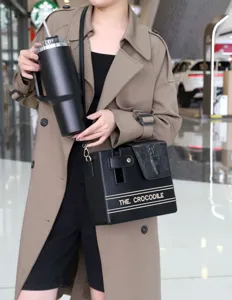 Black crocodile pattern water cup bag stylish shoulder crossbody bag for outdoor travel