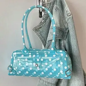 Blaue transparente Jelly-Handtasche mit weißen Punkten, niedliches Detail für den Alltag.