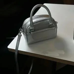Women's PU Leather Shell Bag Retro Small Square Bag Cute Handheld Crossbody Bag Spring Summer Fashion Shoulder Bag