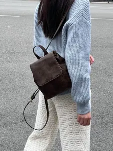 Mini zaino marrone vintage da donna, piccolo zainetto in pelle PU retrò, borsa a tracolla chic e casual.