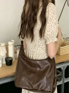 Vintage brown faux leather crossbody tote bag for women, casual retro shoulder handbag summer new