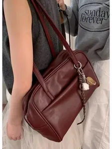 Vintage large capacity shoulder bag for women, retro PU leather tote and underarm bag.
