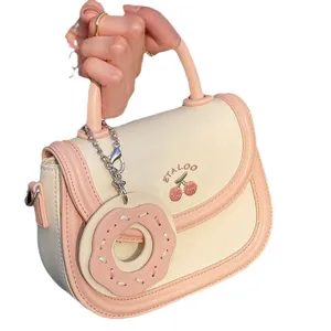 Graziosa borsa a sella giapponese da donna, borsa a tracolla in pelle PU rosa e bianca con ciliegia.