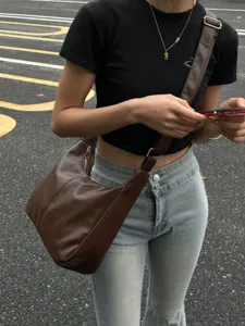 Retro brown shoulder bag for women, large capacity PU leather casual hobo crossbody bag stylish.