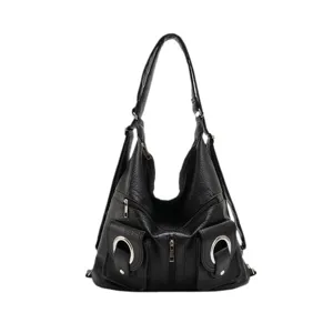 Zaino e borsa shopper moto Y2K in morbida pelle nera con tasche con zip e anelli metallici.