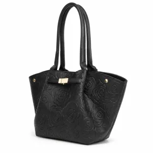 Borsa tote in pelle nera con motivo floreale camelia goffrato e dettaglio dorato elegante.