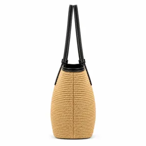 Detailansicht der gewebten Strohtasche mit schwarzem Ledergriff zur Textur- und Profilpräsentation.