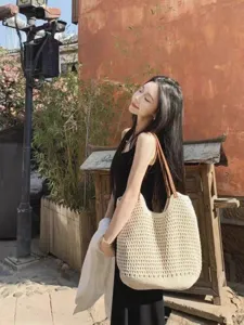 Große gewebte Stroh-Shopper Tasche für Damen, elegante Schultertasche für den Strandurlaub.