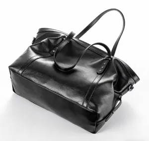 Vista detallada del bolso tote negro de cuero PU retro de gran capacidad con asas suaves.