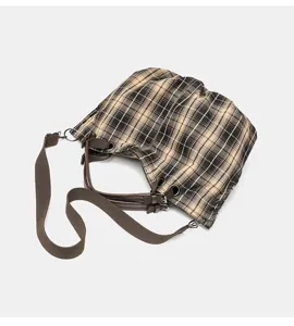 Retro plaid canvas shoulder bag detail, large capacity casual tote bag for daily wear.