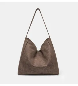 Sac cabas epaule marron vintage grande capacite pour femme, sac a main de travail elegant.