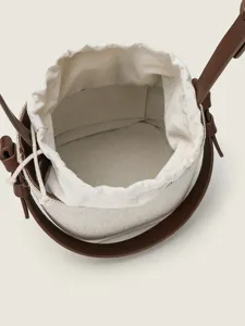 Detailansicht der Eimer Tasche von oben, zeigt die innere Struktur und den Tunnelzug.
