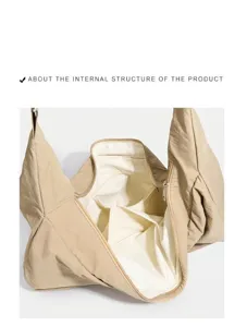 Detailansicht des beigeen Nylon-Hobo-Tascheninneren mit funktionalen Taschen und Reißverschluss.