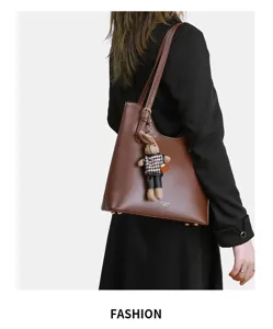 Sac cabas en cuir marron pour femme grand sac épaule grande capacité avec pendentif lapin