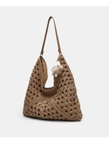 Gewebte Stroh Schultertasche Sommer Strand Hobo Tote Tasche mit süßem Plüschanhänger.