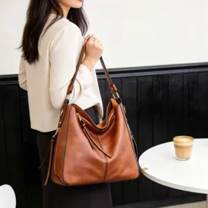 Élégant sac à main porté épaule hobo en cuir souple rétro marron de grande capacité.