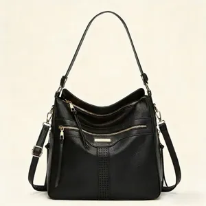 Schwarze Soft-Leder Schultertasche Detail, Multi-Reissverschluss und Metallschnalle.
