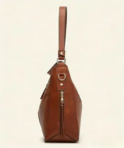 Braune Umhängetasche aus weichem Leder in Seitenansicht, großes Kapazitäts-Design.