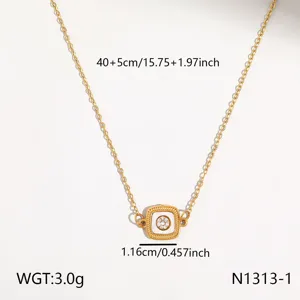 Minimalistische Titanstahl Schlüsselbeinkette mit quadratischem Anhänger für Damen.