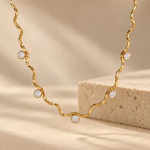 Collier Chaîne Vague Zircon en Acier Inoxydable Minimaliste Pour Femmes Plaqué Or Bijou de Clavicule Délicat